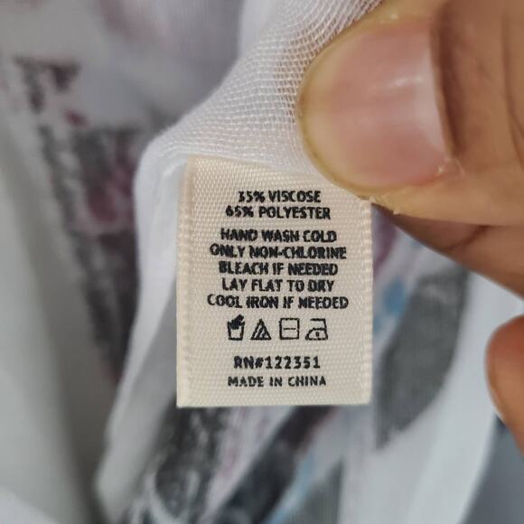 White Large Lightweight Aztec Pattern Fringe Hemmed Scarf - Picture 6 of 6